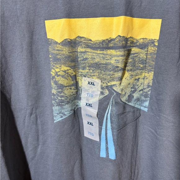 NWT Old Navy Men’s Graphic Pocket Tee - Picture 2 of 6